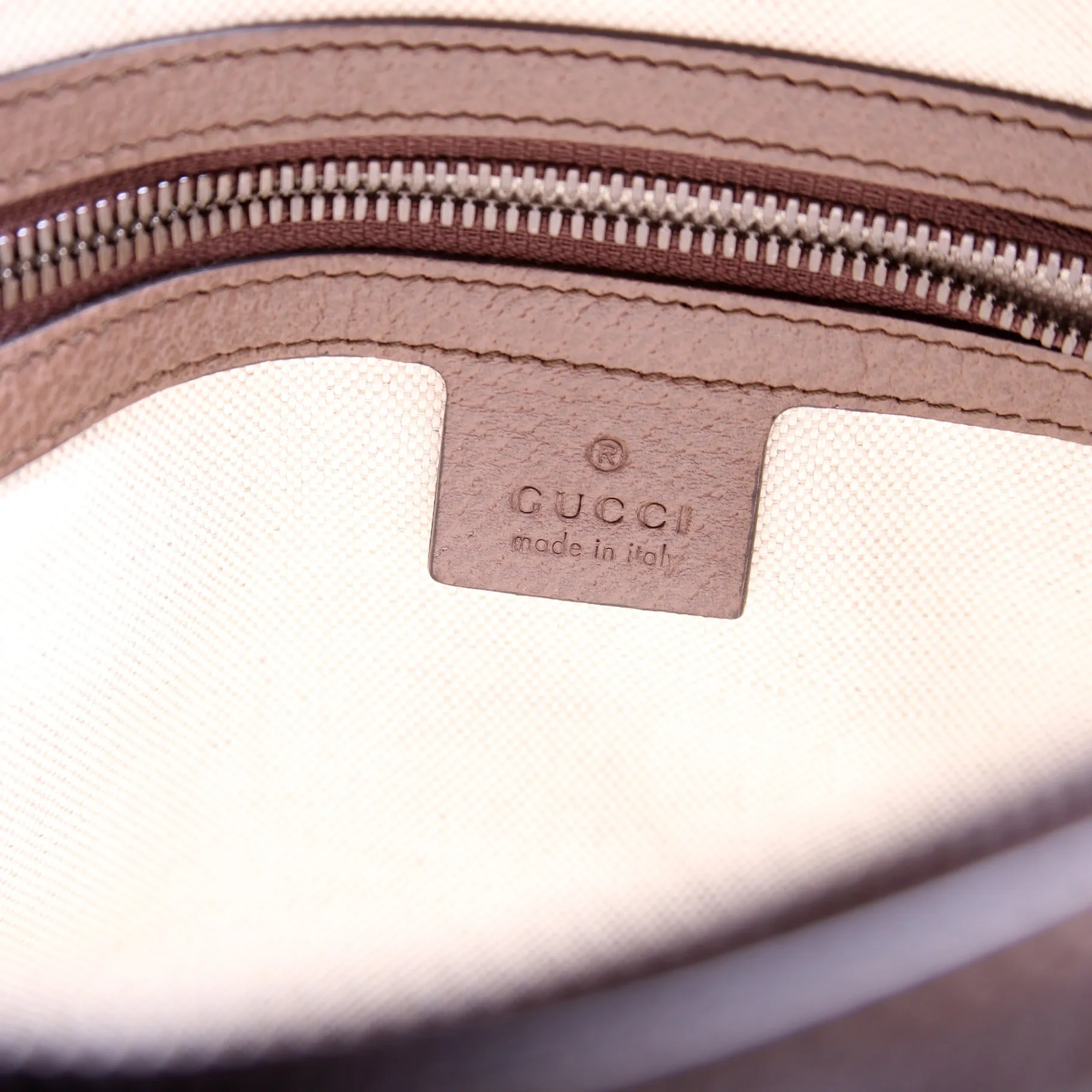 5479626 Ophidia Messenger Bag