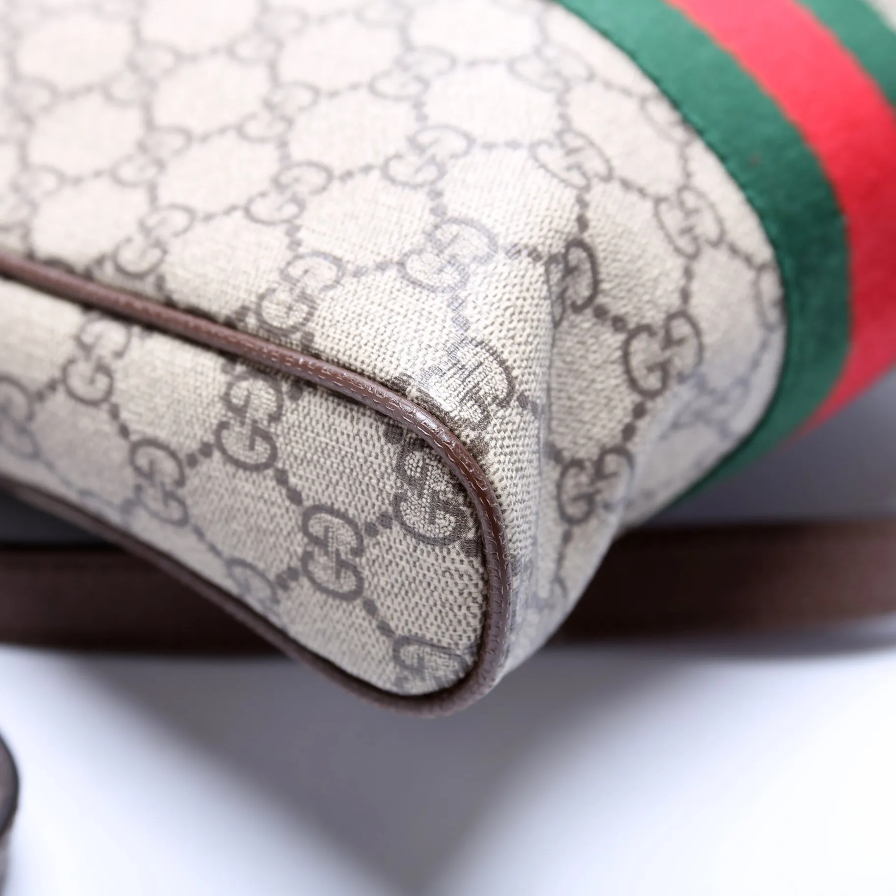 5479626 Ophidia Messenger Bag