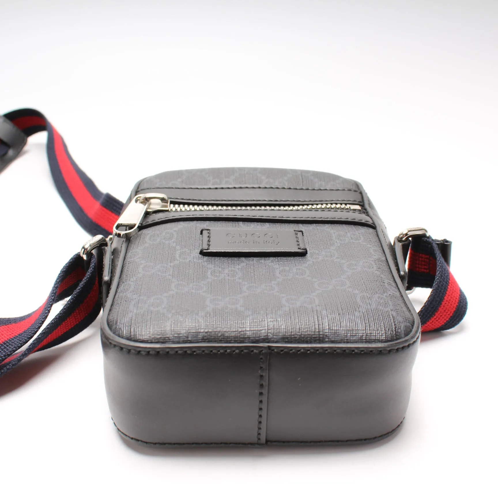 598103 GG Supreme Messenger