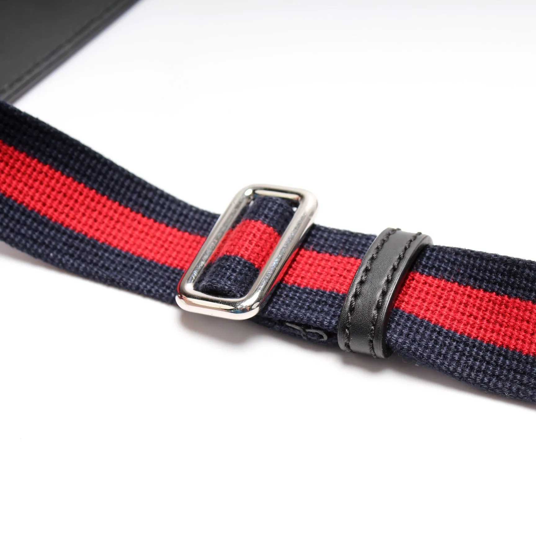 598103 GG Supreme Messenger