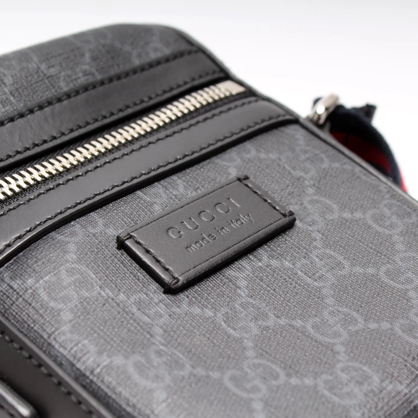 598103 GG Supreme Messenger