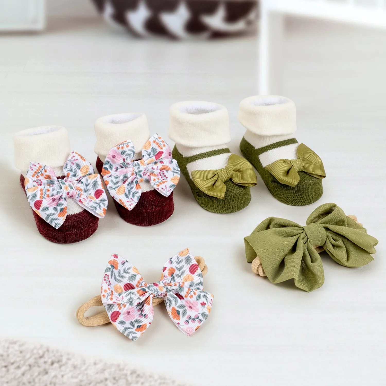 Baby Moo Fall Botanical Infant Girl 4-Piece Gift Hairband And Socks Set - Green