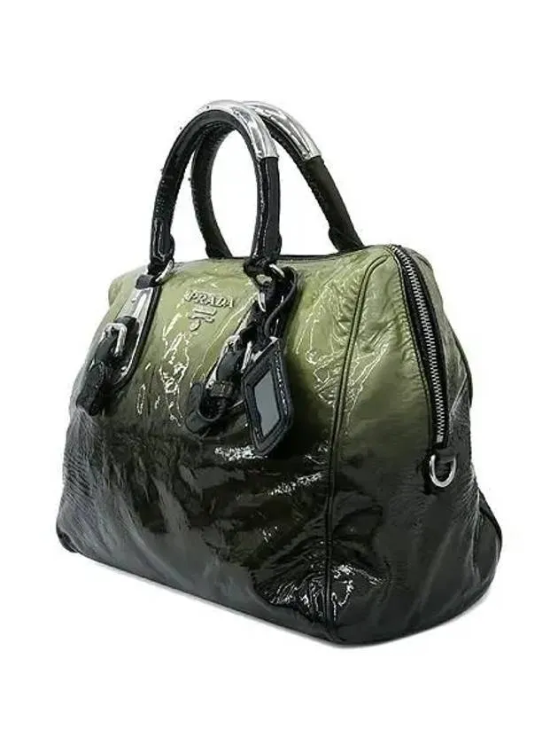 black tote bag