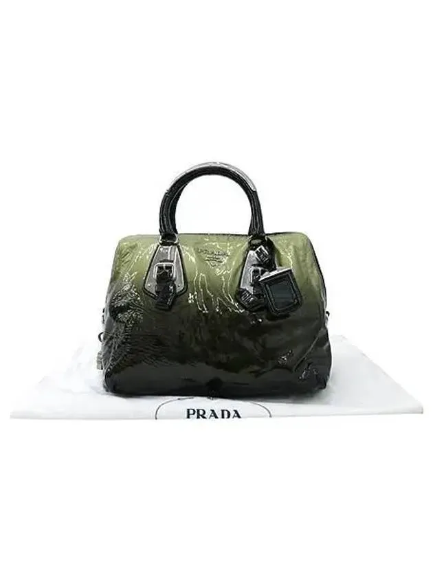 black tote bag