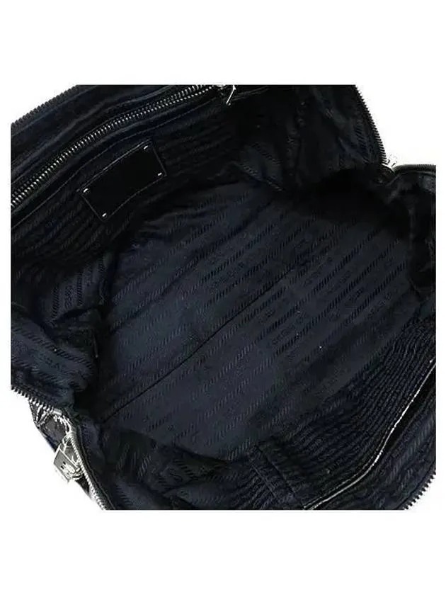 black tote bag