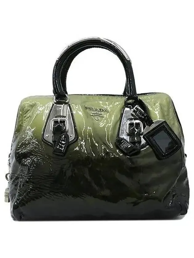 black tote bag