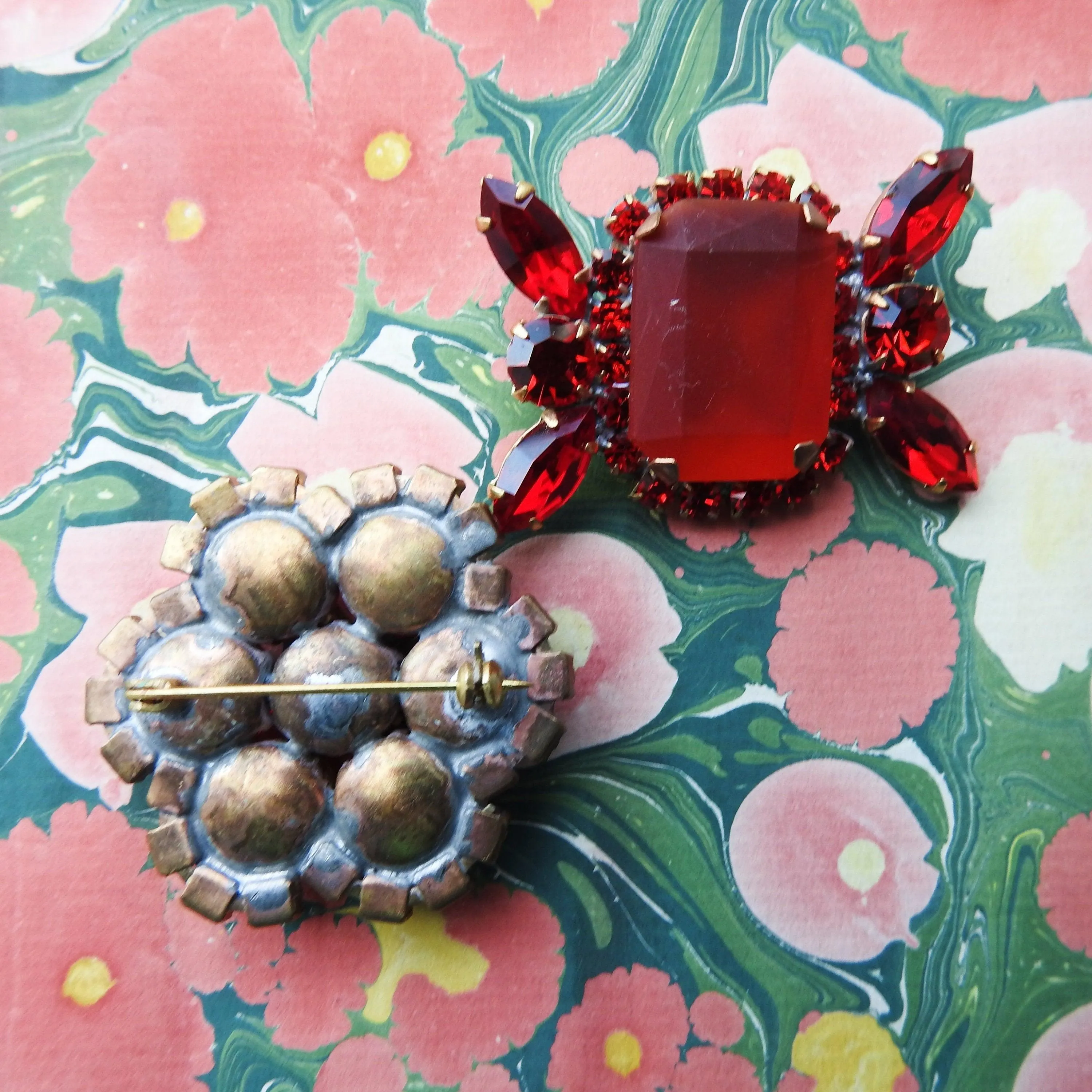 Brooch jewelry lot