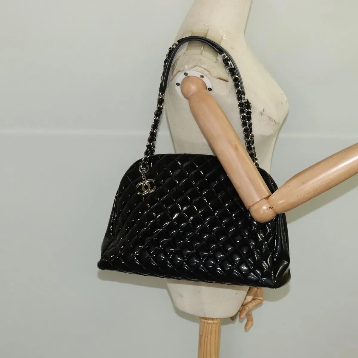 CHANEL Matelasse Chain Shoulder Bag Enamel Black CC 101334A