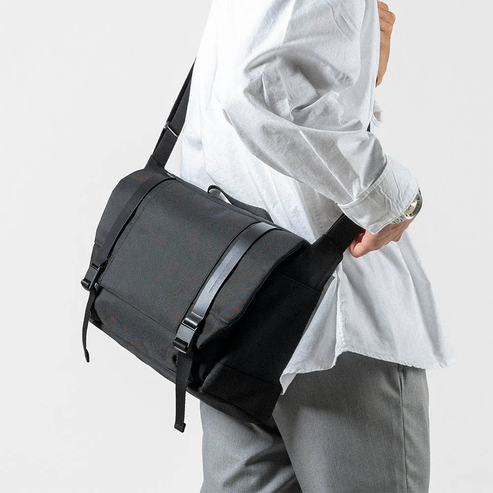 Dehn N25 Messenger Bag