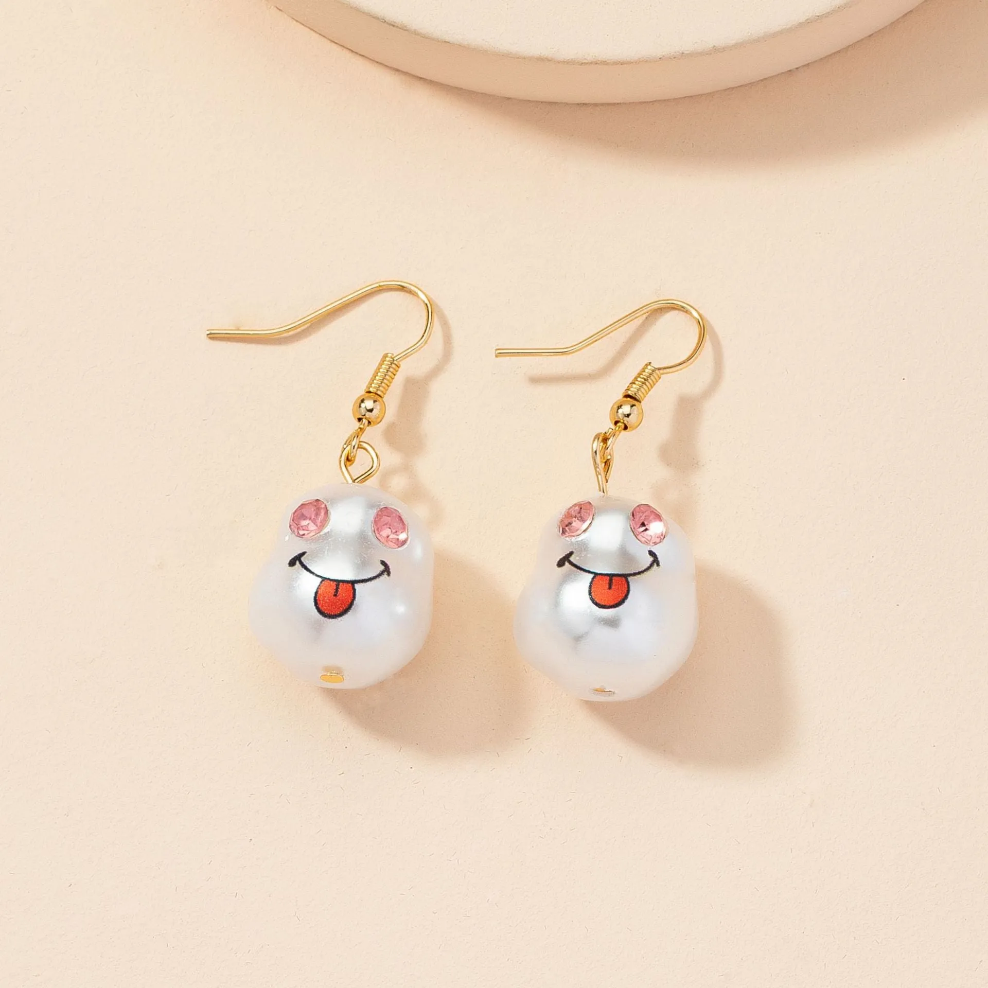 European and American Jewelry Wholesale: Smiling Face Pearl Print Earrings with Cartoon Design