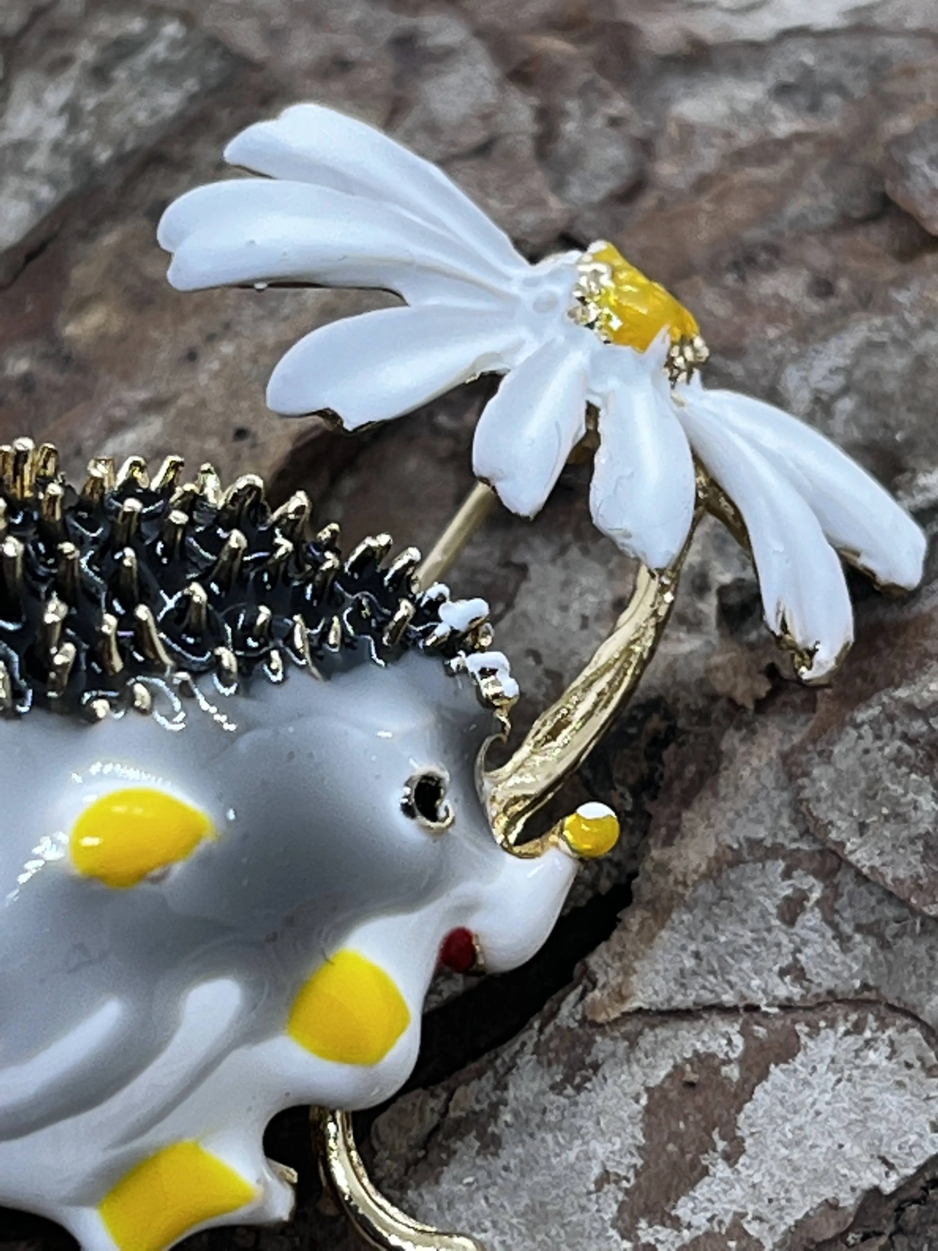Hedgehog with daisy - enamel brooch badge