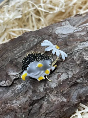 Hedgehog with daisy - enamel brooch badge