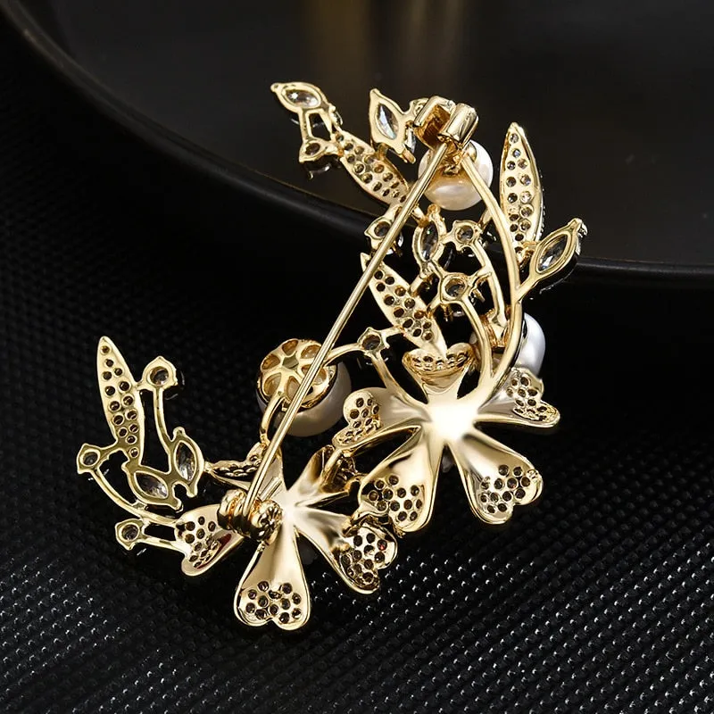 Imitation Pearl Wreath Brooch Suit Coat Pin Elegant Versatile Accessories New Year Gift