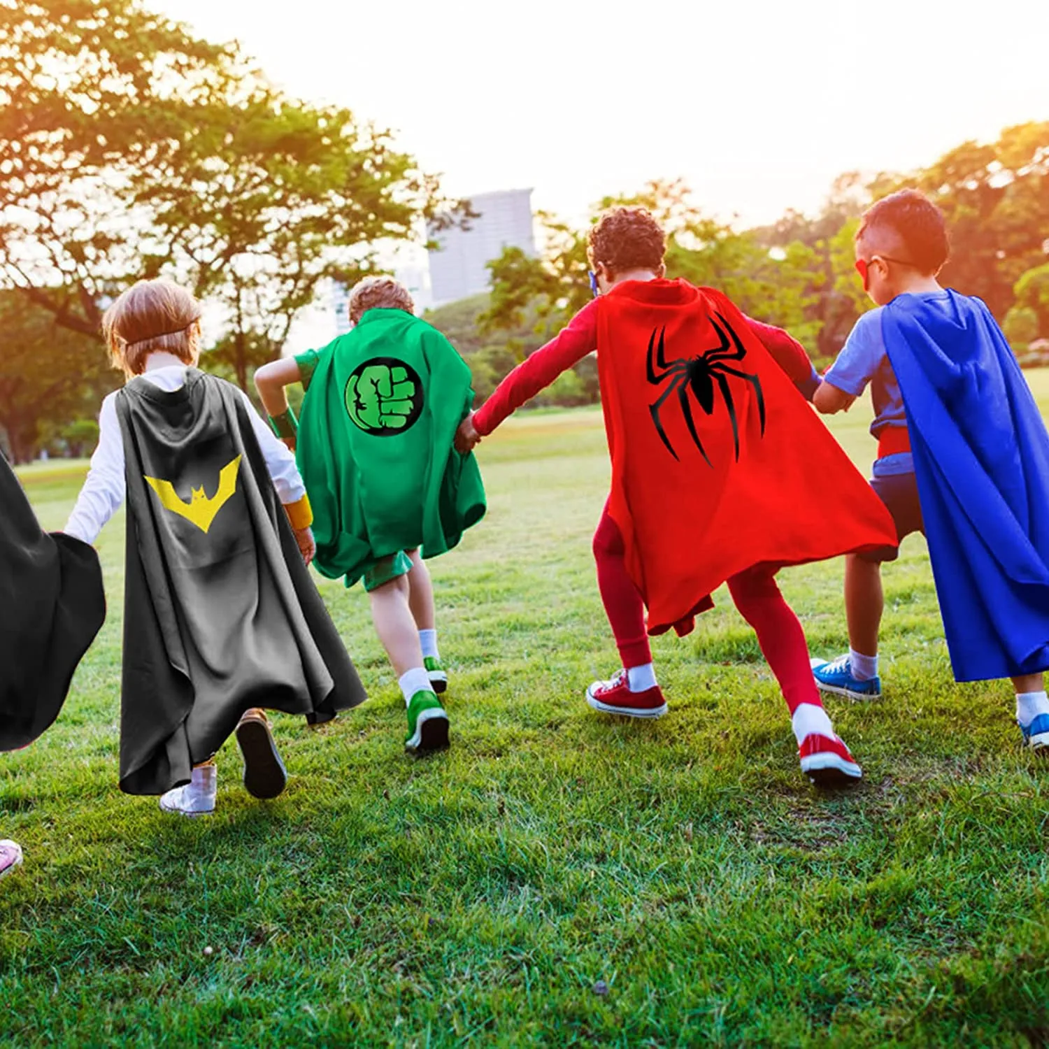 LIGHT UP SUPERHERO CAPES