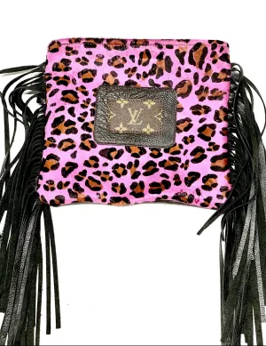 Medium Crossbody Pink leopard in Black