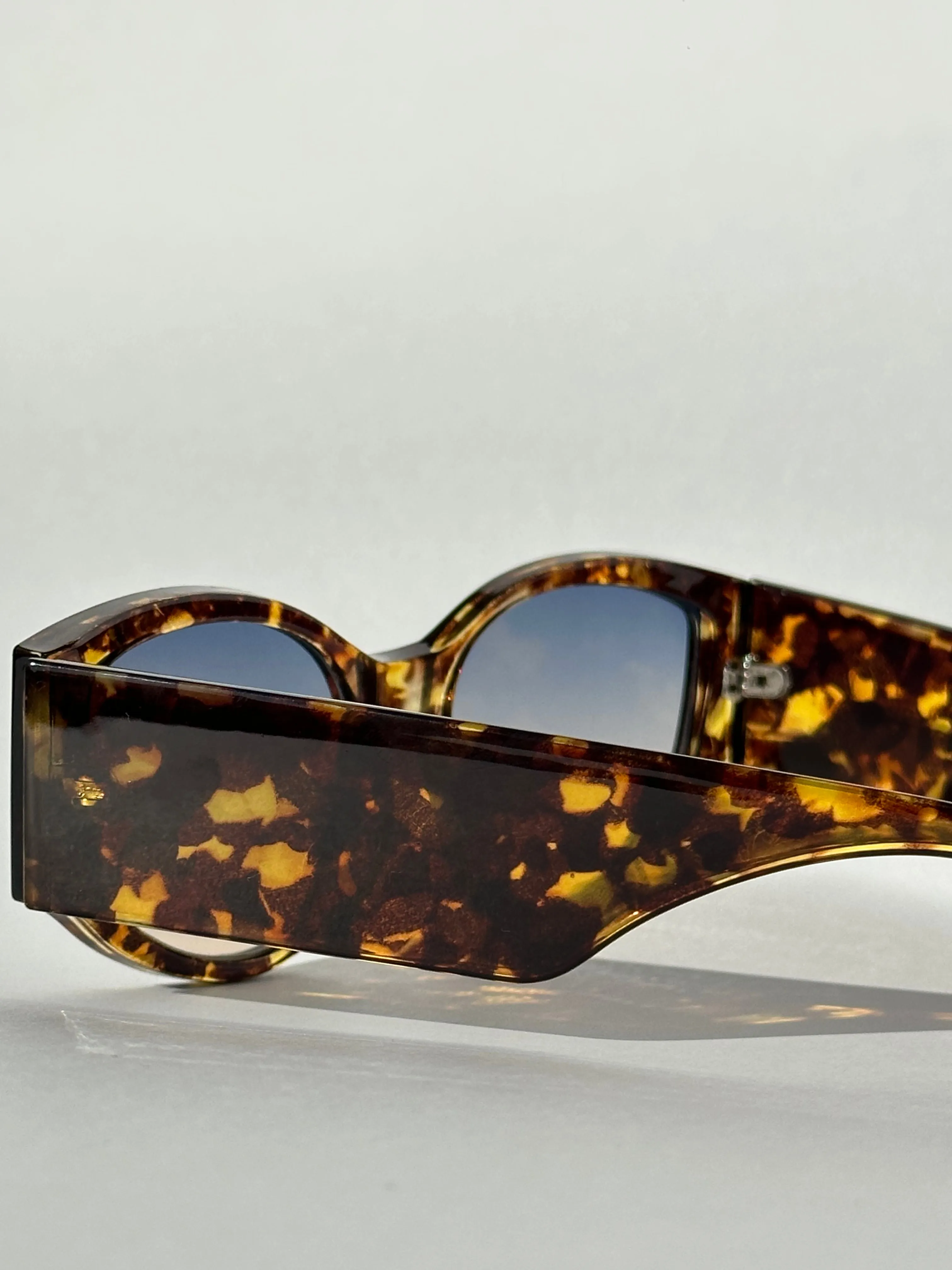Oval shape sunglasses