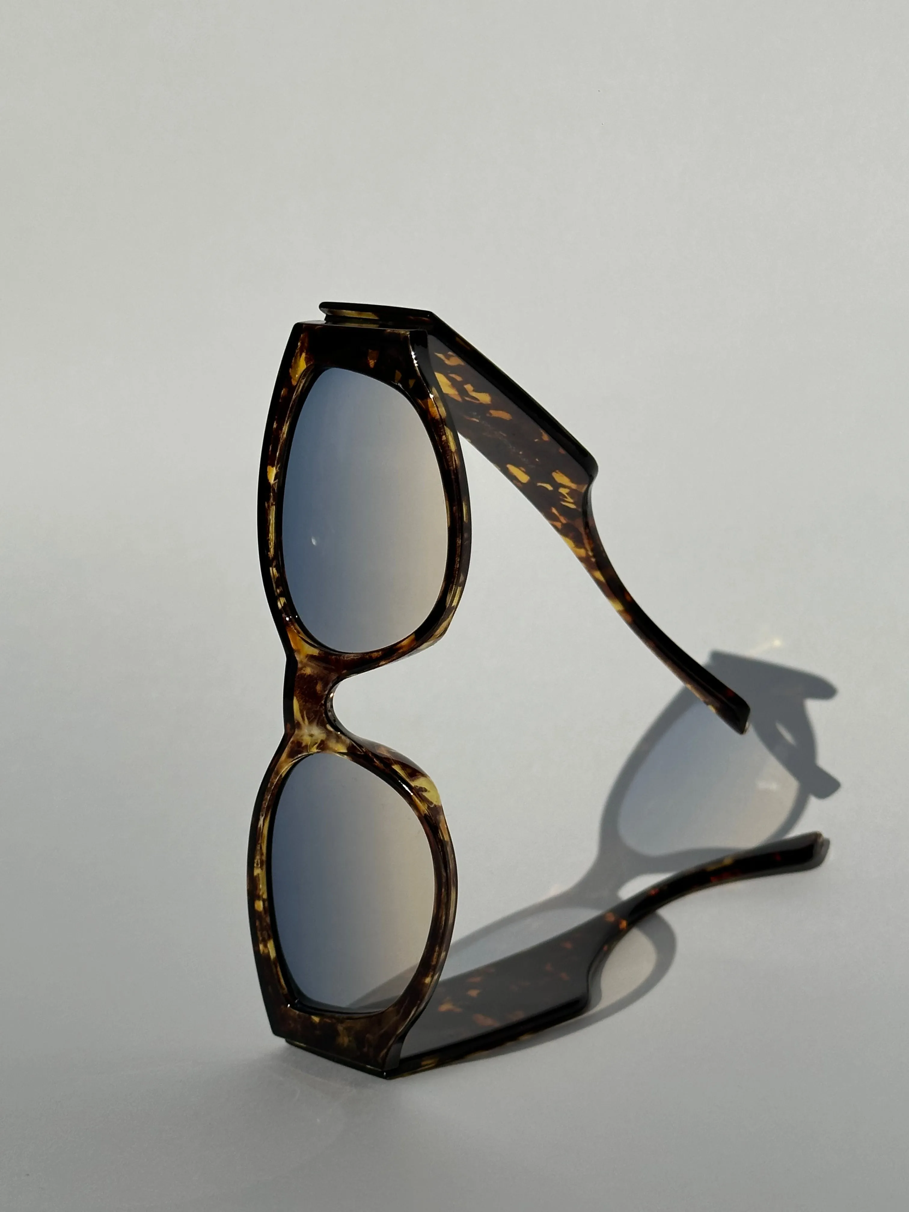 Oval shape sunglasses