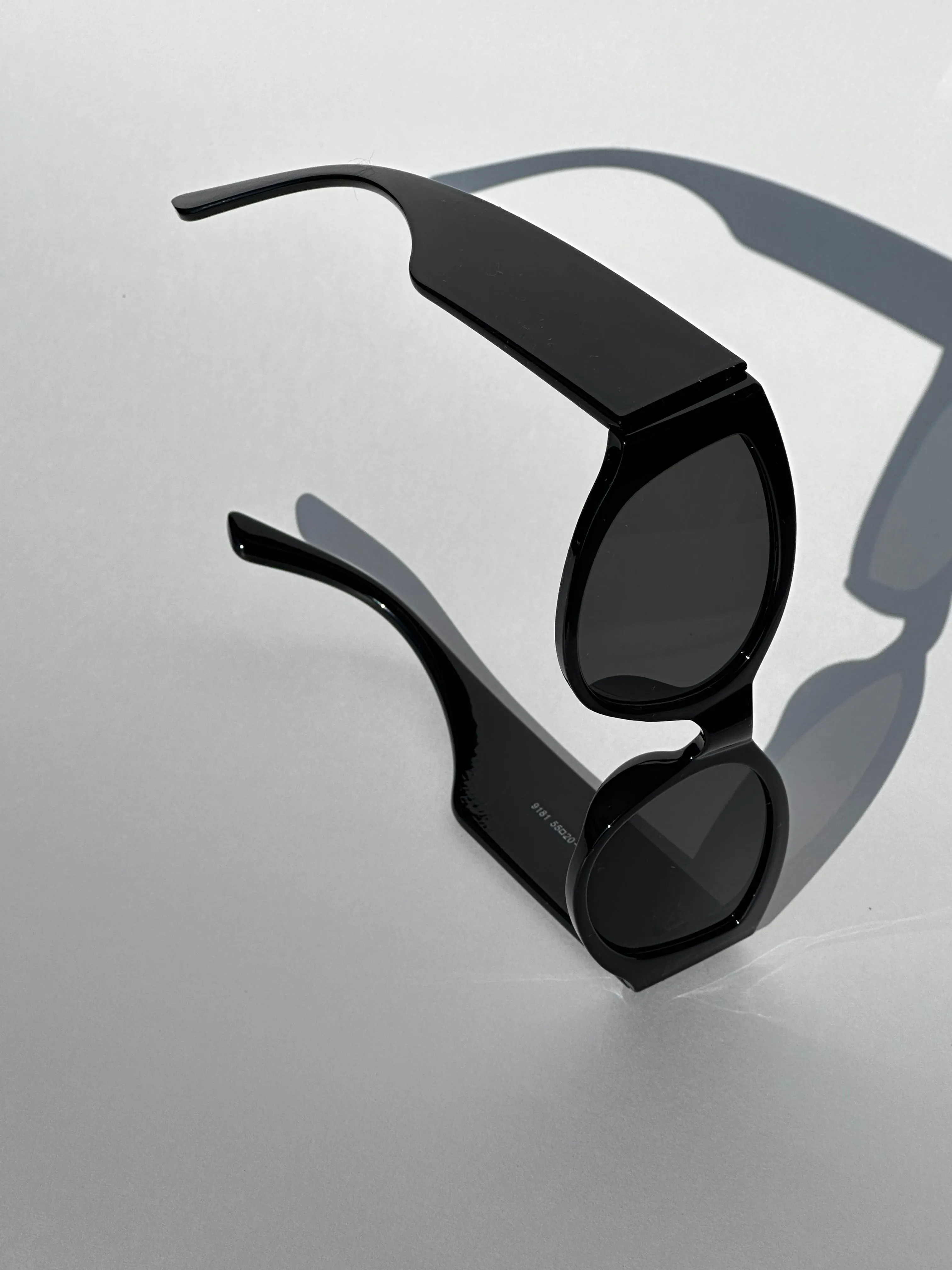 Oval shape sunglasses