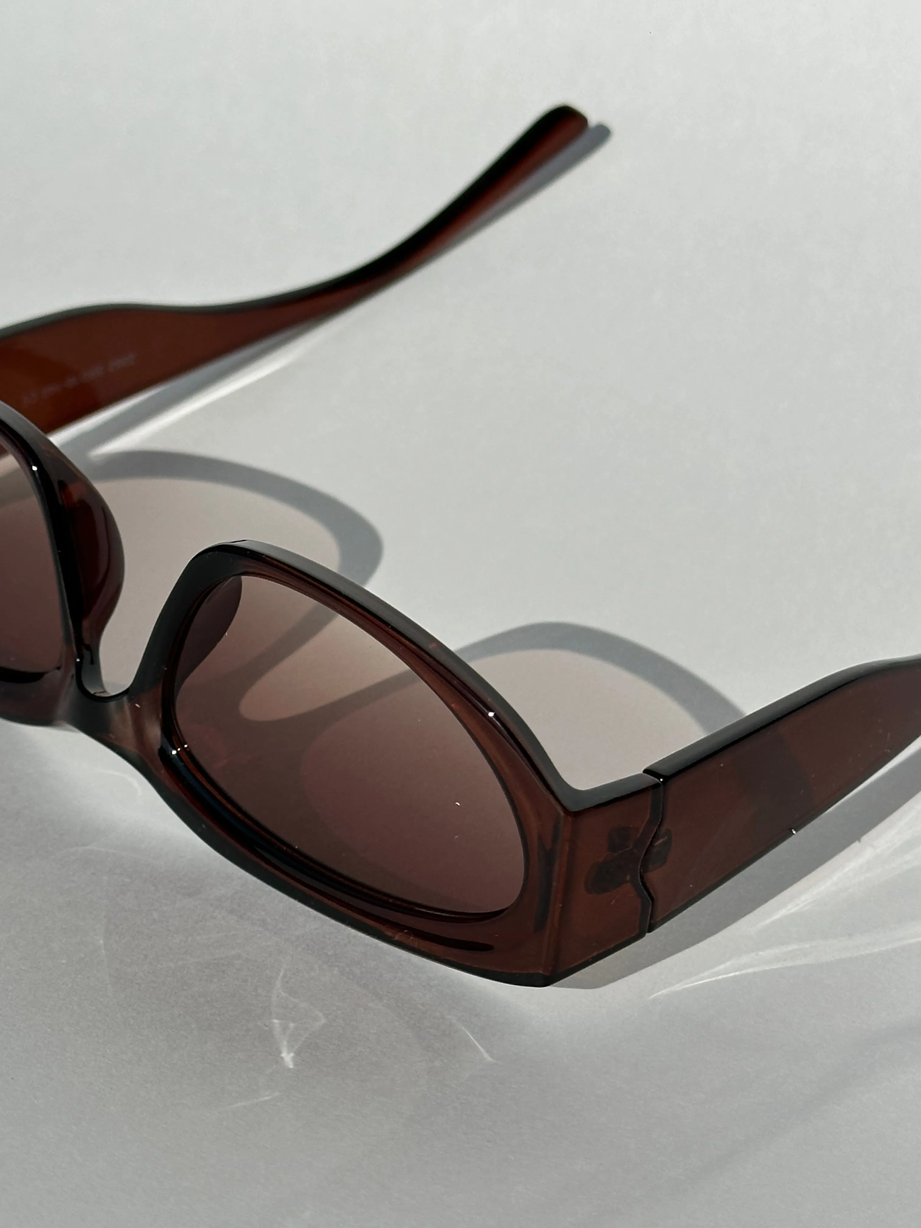 Oval shape sunglasses
