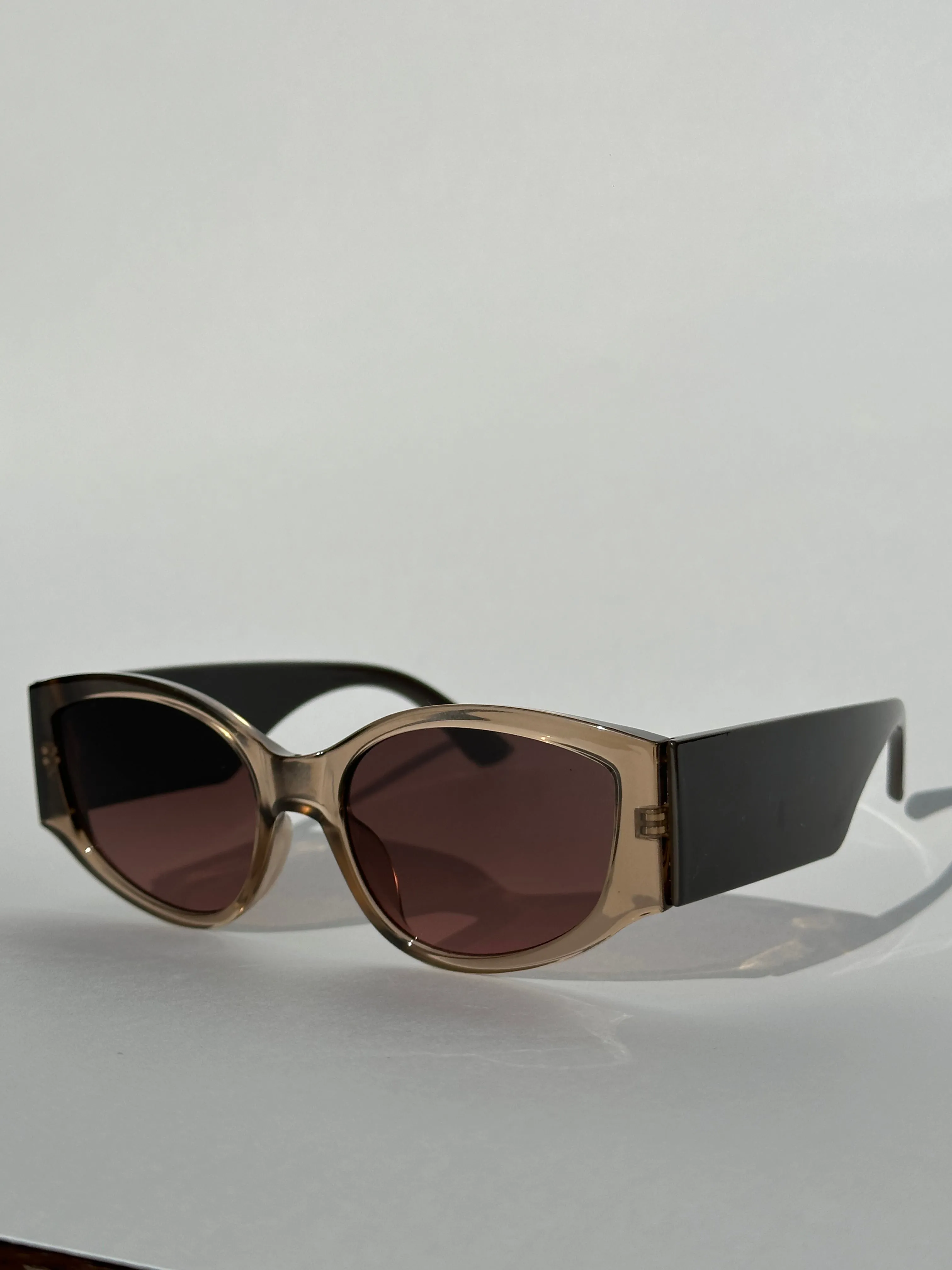 Oval shape sunglasses