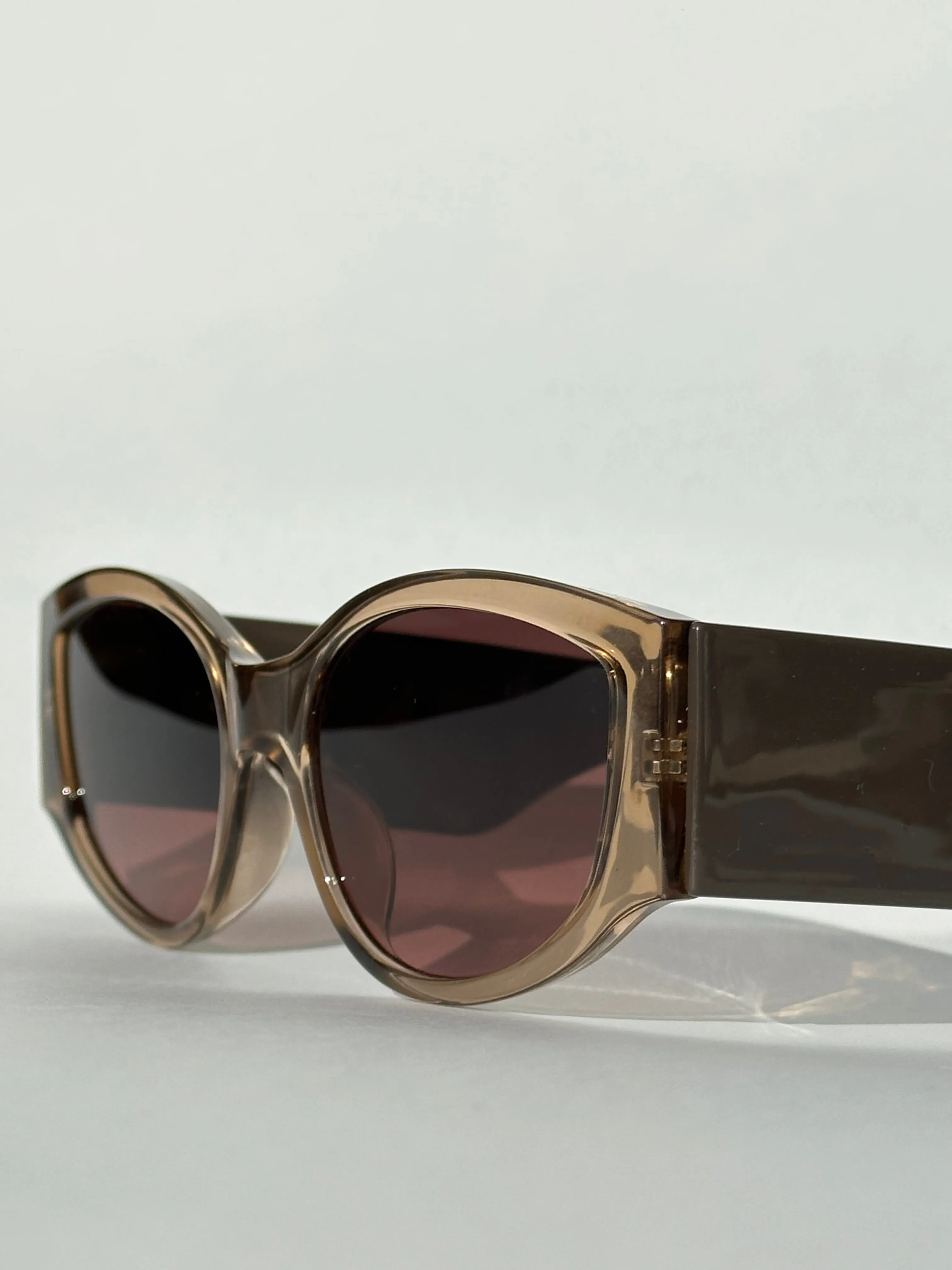 Oval shape sunglasses