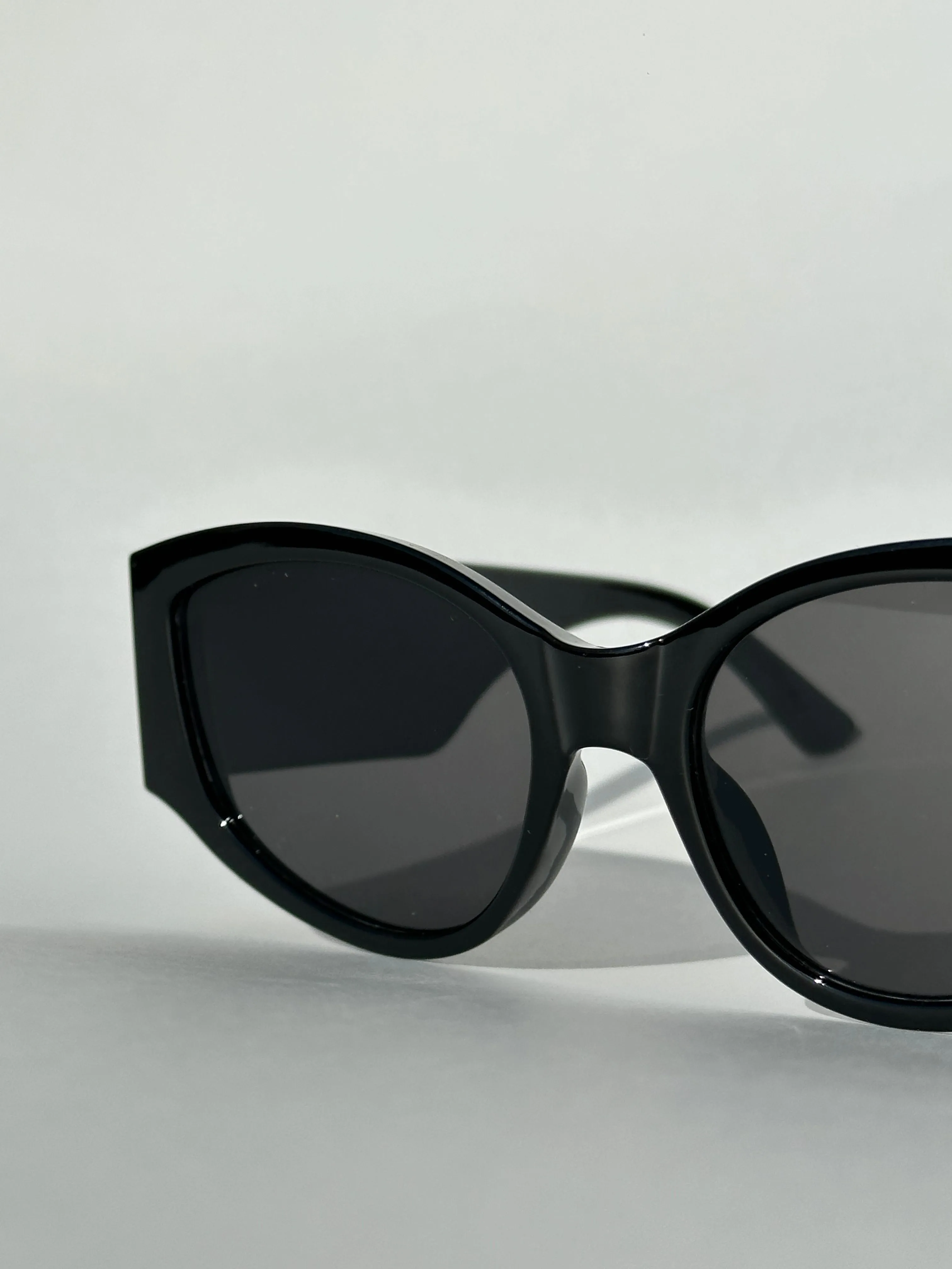 Oval shape sunglasses