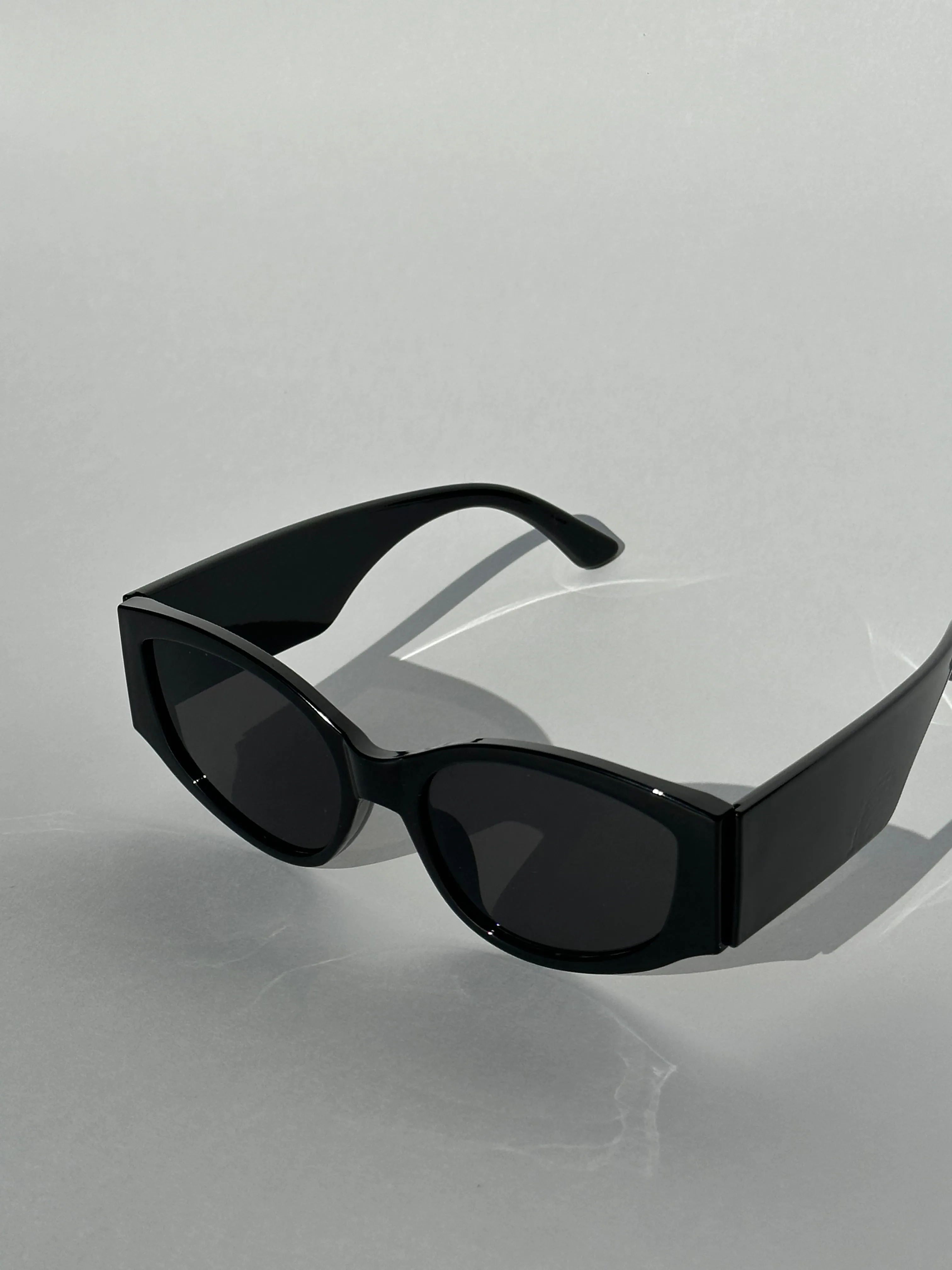 Oval shape sunglasses