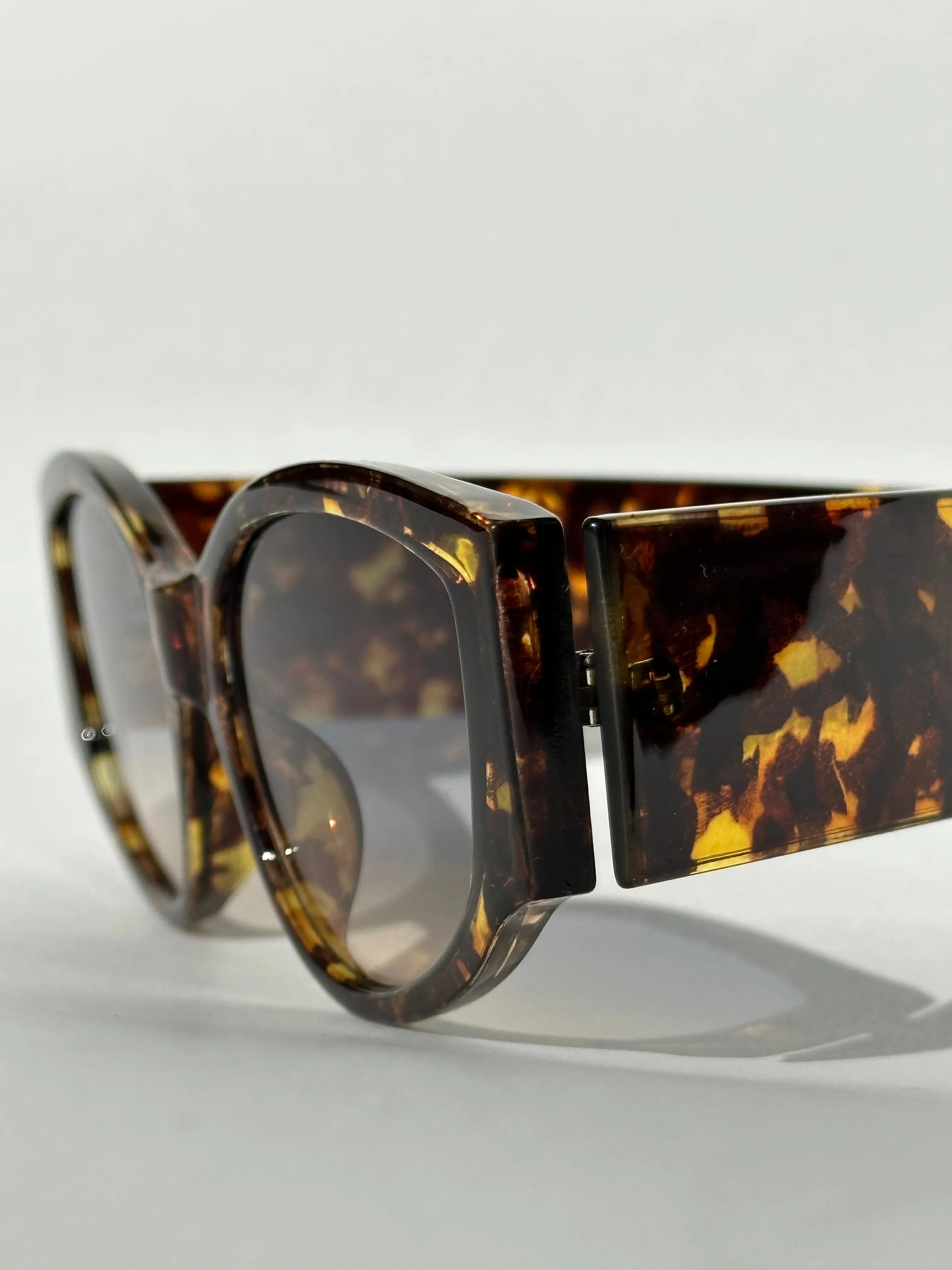 Oval shape sunglasses