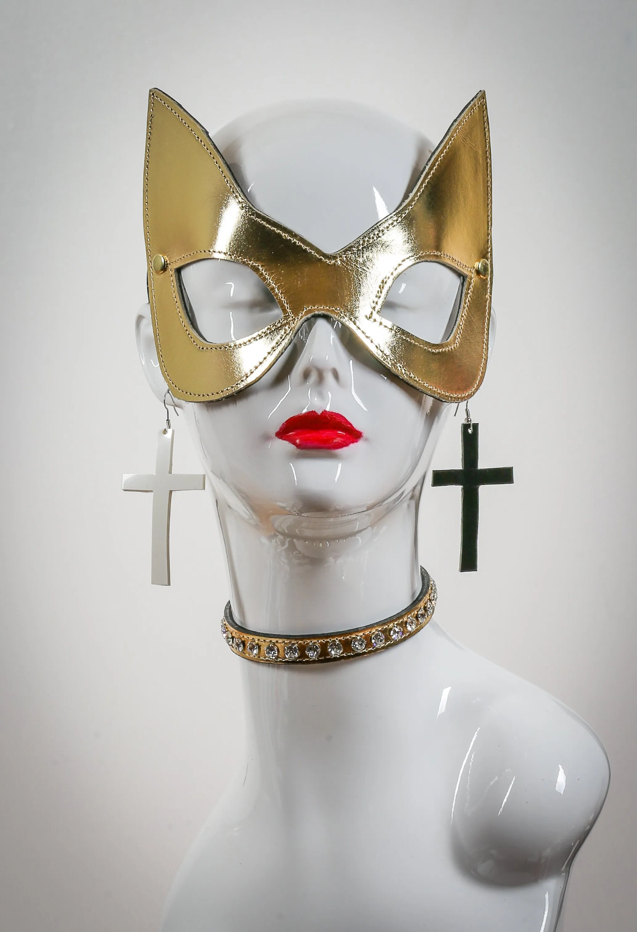 Patent Leather Cat Eye Mask
Buckle Back With Leather Strap