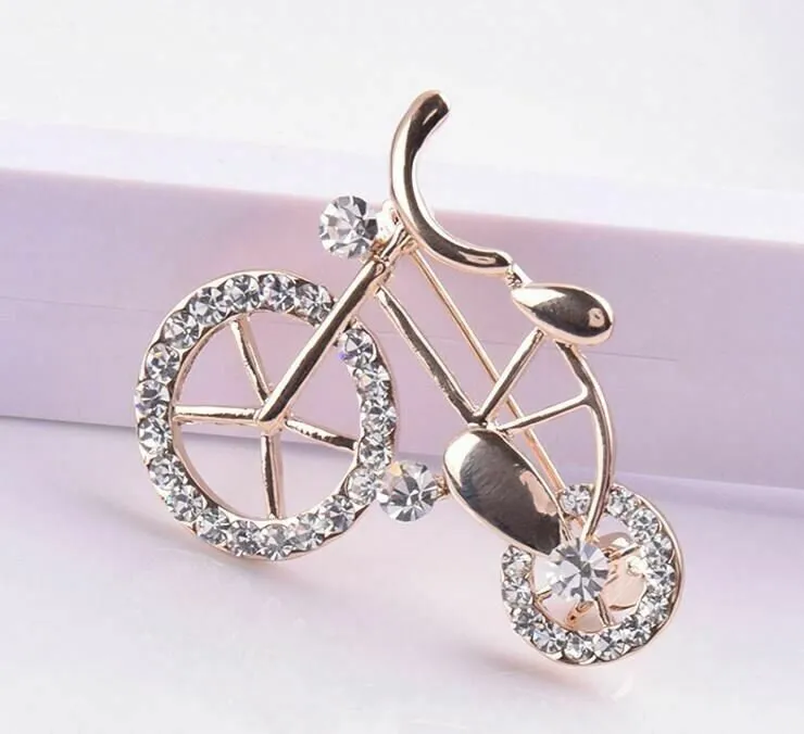 Stunning vintage look gold plated cycle bike brooch suit coat broach pin ha17