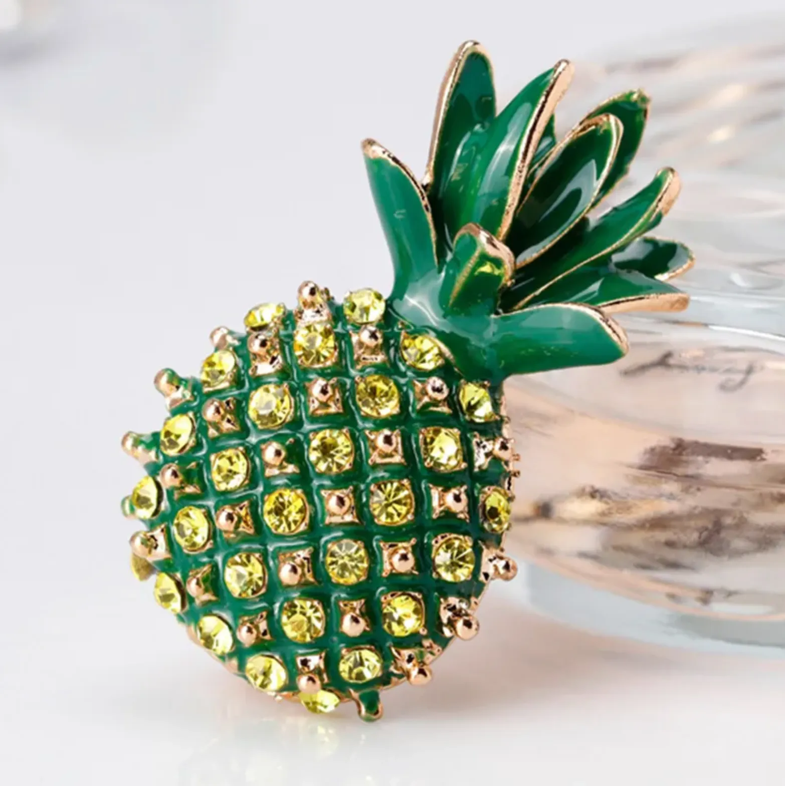 Stunning vintage look gold plated pineapple designer brooch broach cake pin gg33