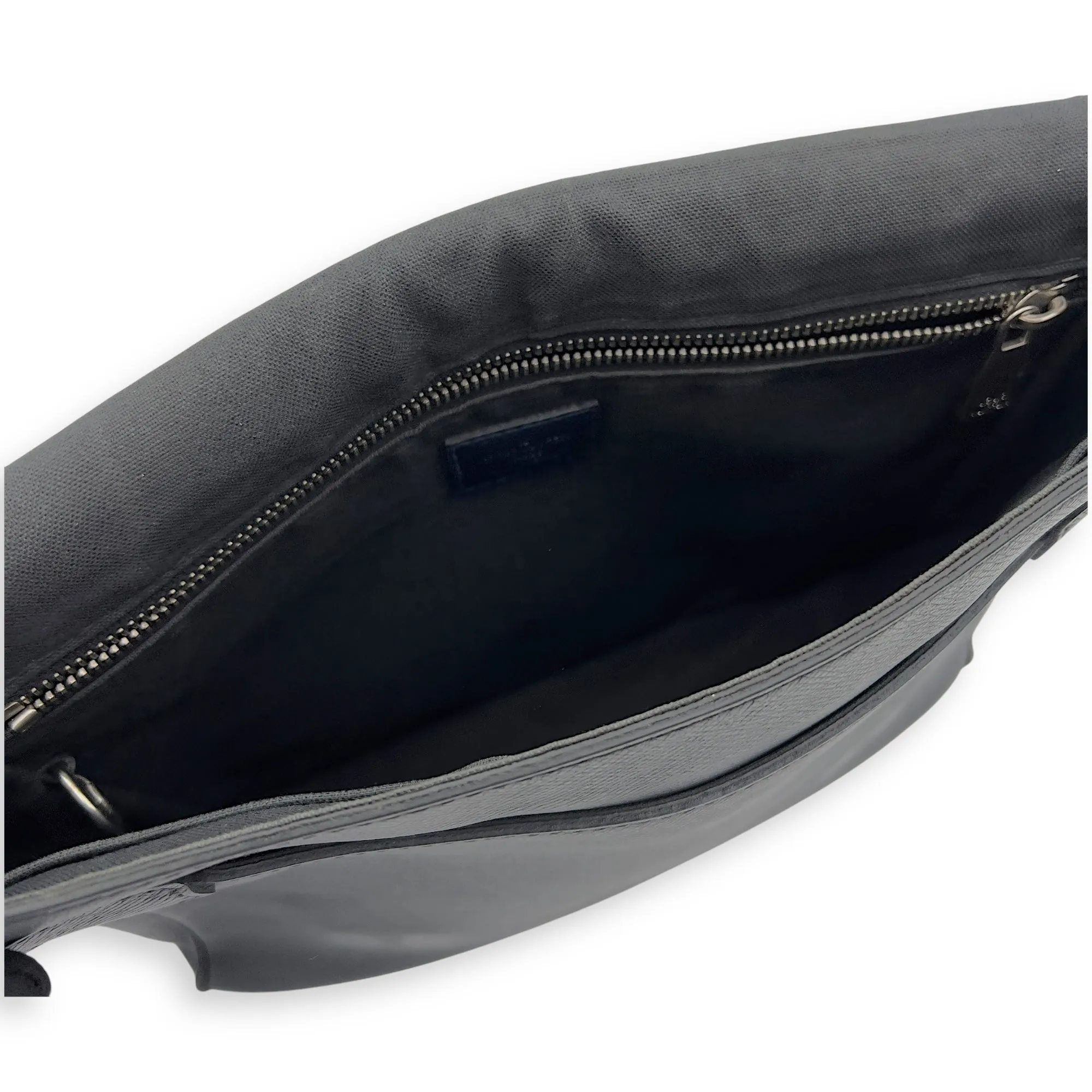 Taiga Messenger Black in Calfskin, Silver hardware
