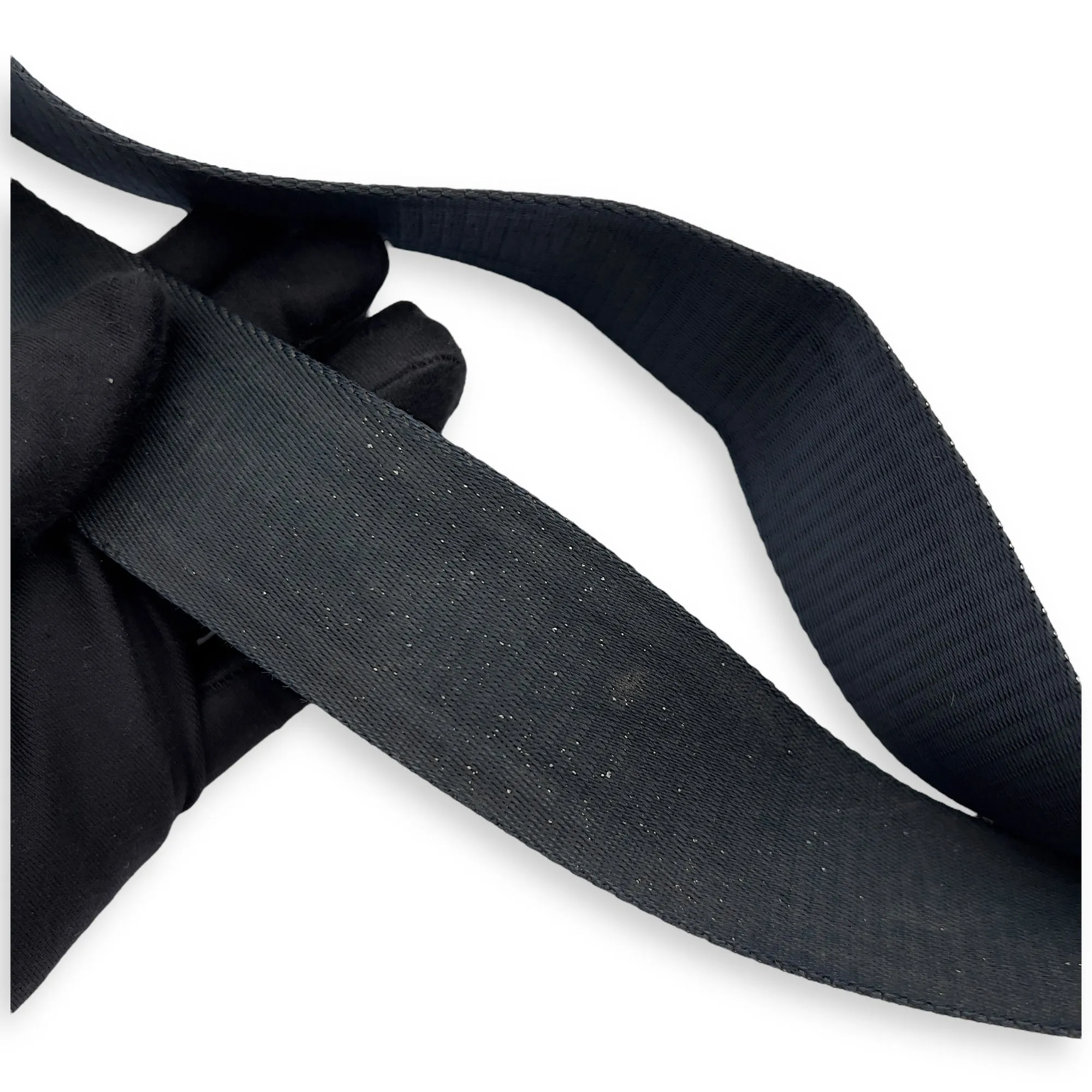 Taiga Messenger Black in Calfskin, Silver hardware