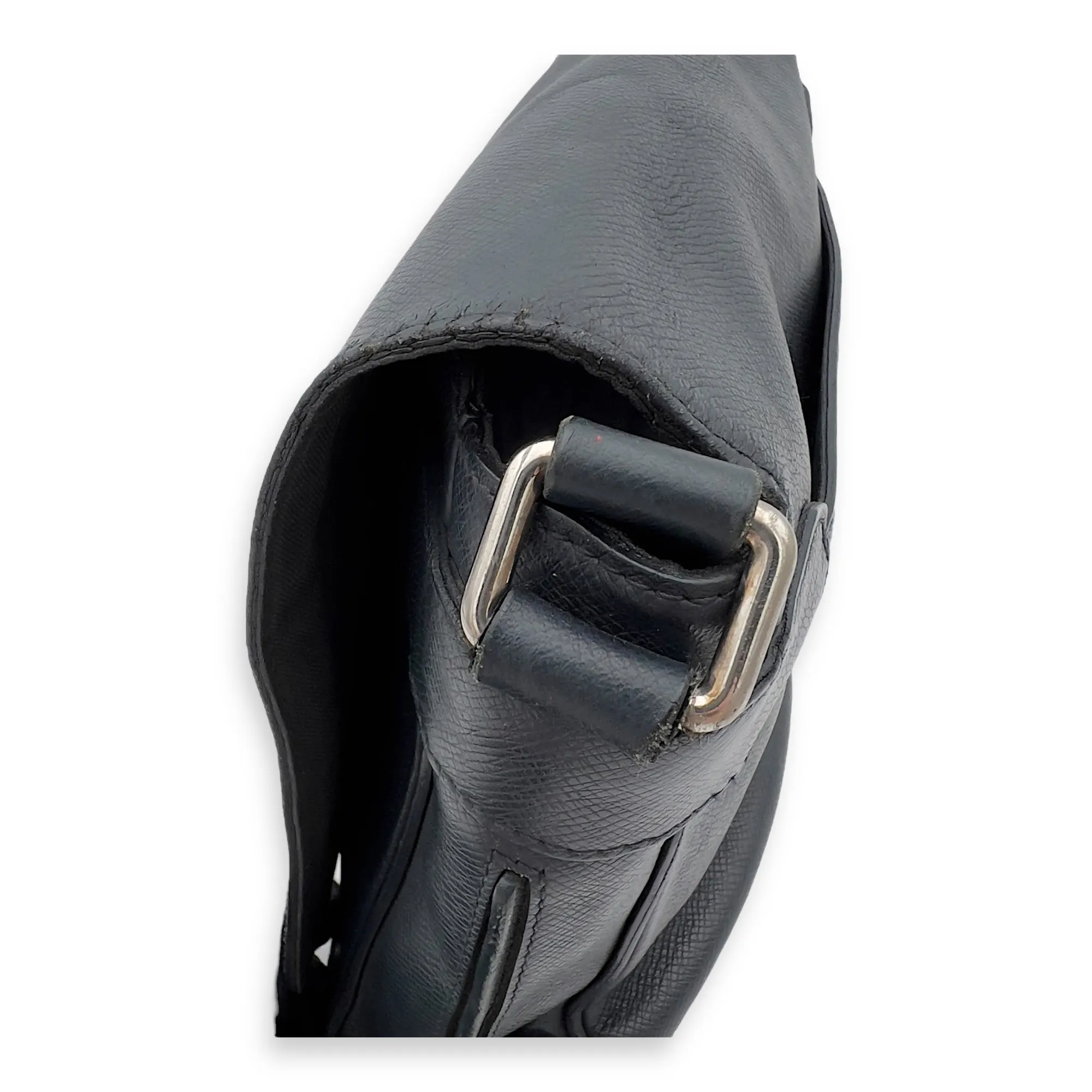 Taiga Messenger Black in Calfskin, Silver hardware