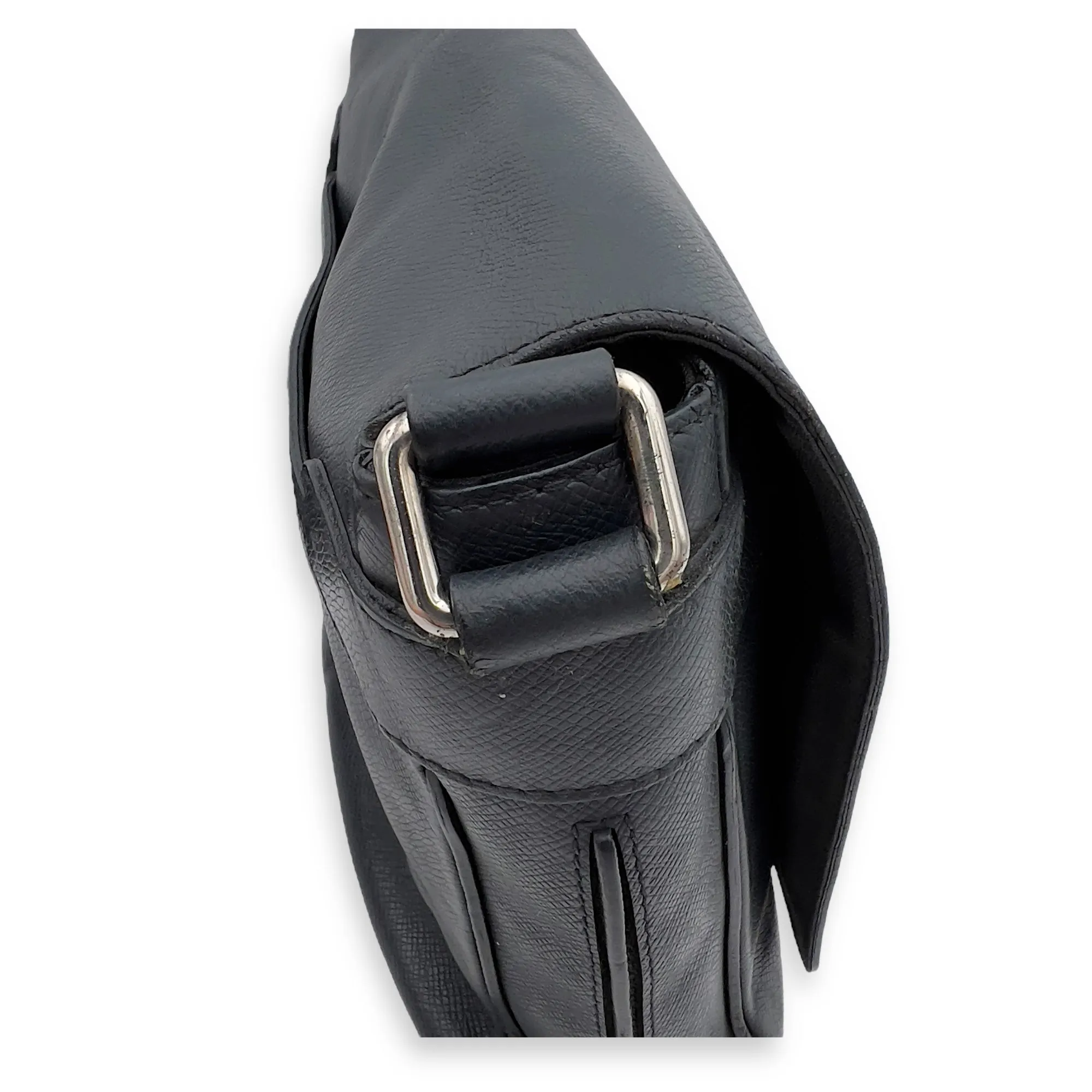 Taiga Messenger Black in Calfskin, Silver hardware