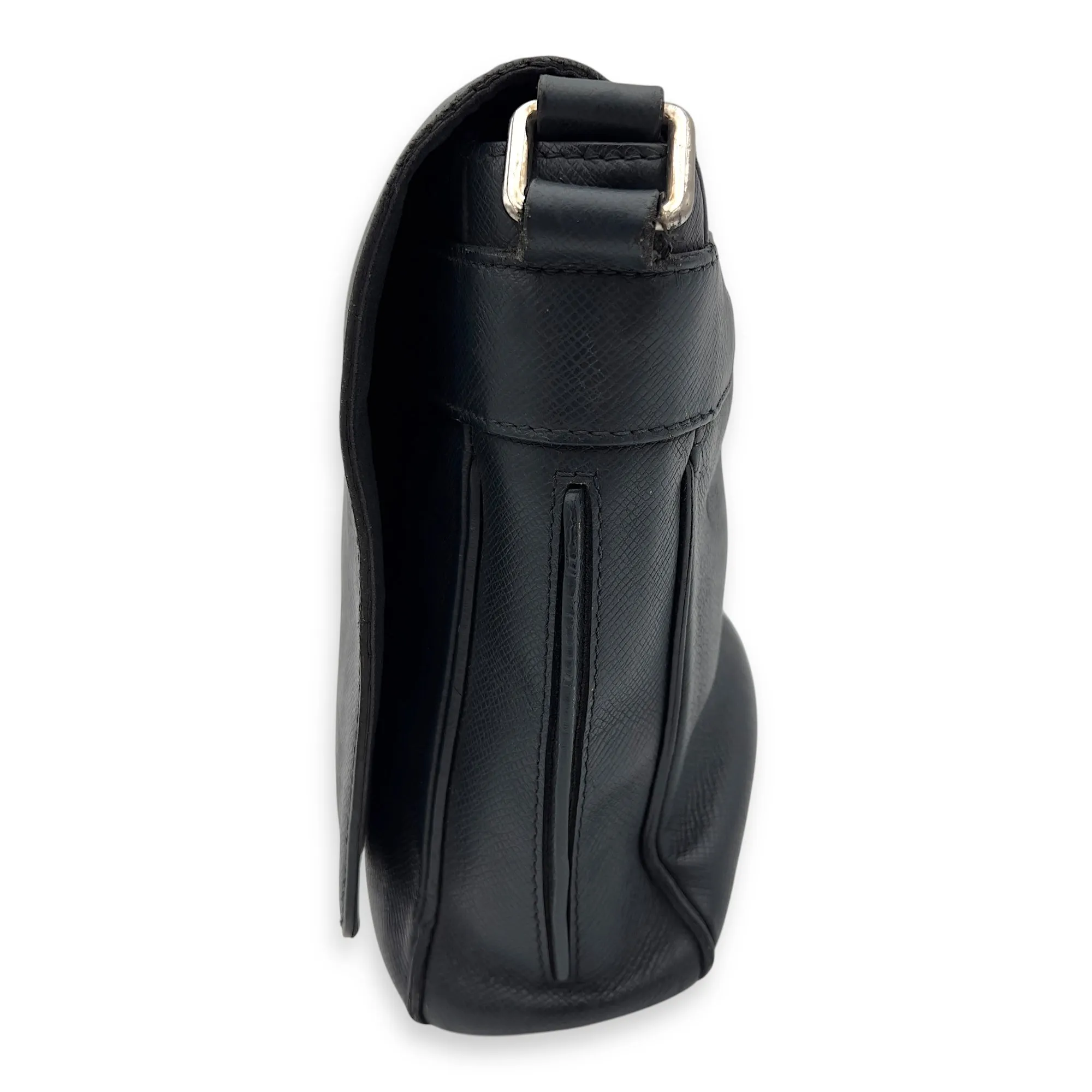 Taiga Messenger Black in Calfskin, Silver hardware